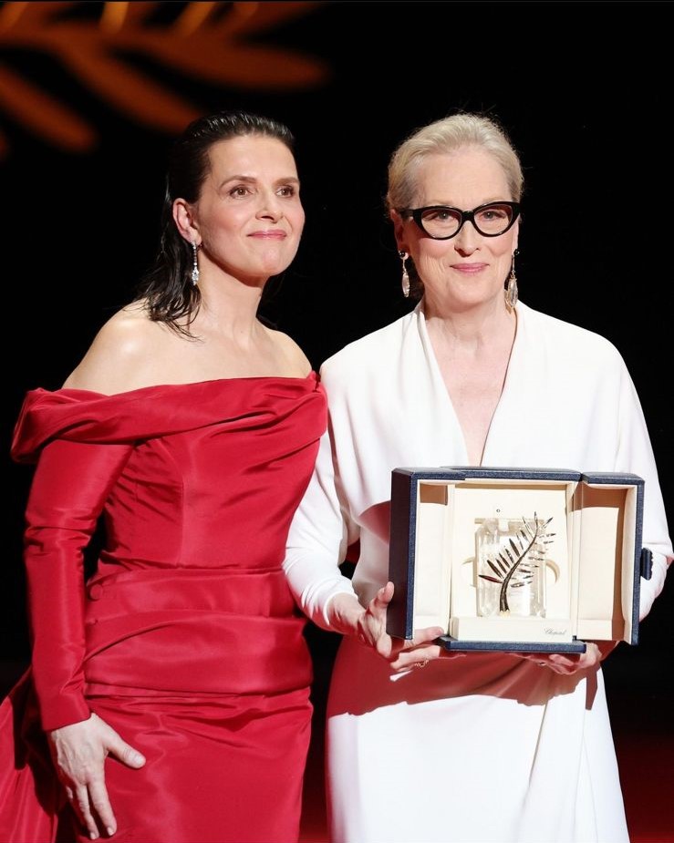 A Atriz Americana Meryl Streep Com A Atriz Francesa Juliette Binoche