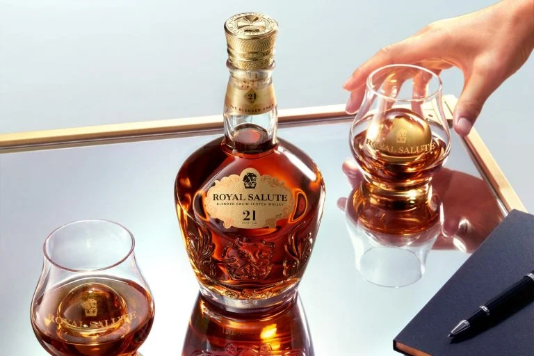 Luxo Exclusivo - Royal Salute apresenta novo  whisky de luxo no Brasil