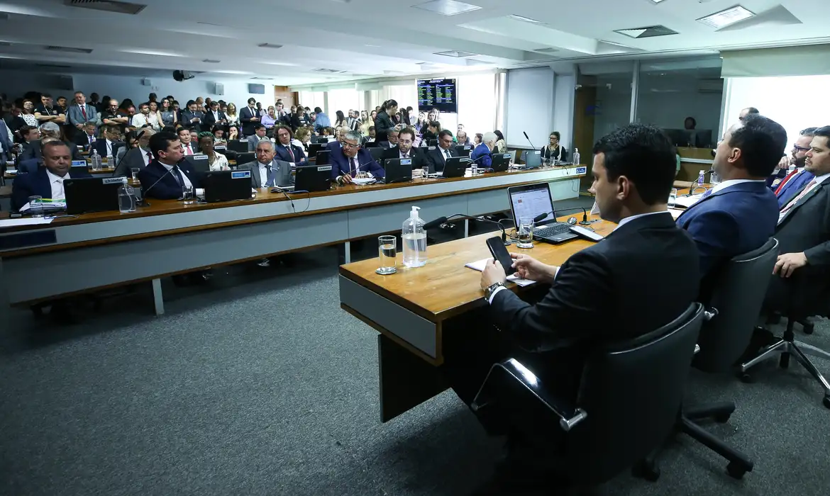 CCJ do Senado aprova aumento de cotas raciais para concurso público CCJ do Senado aprova aumento de cotas raciais para concurso público