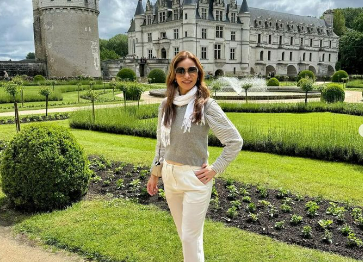 Cristiane Canamary Visita O Château De Chenonceau, Na França E A Cidade De Bruges, Na Bélgica