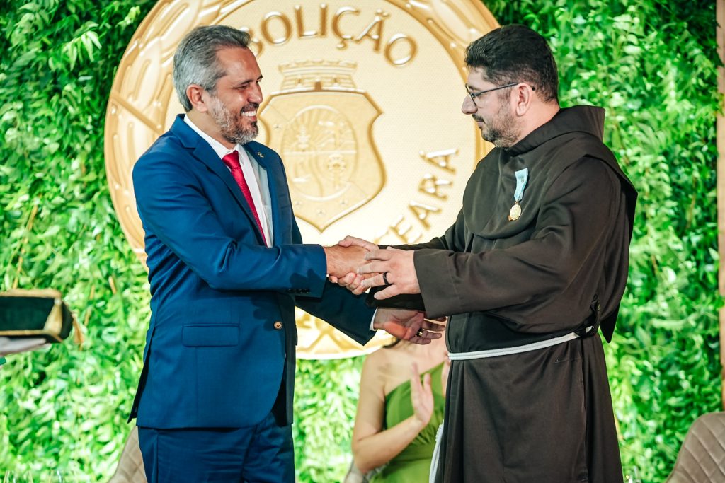 Elmano De Freitas E Frei Rogerio Lopes (3)