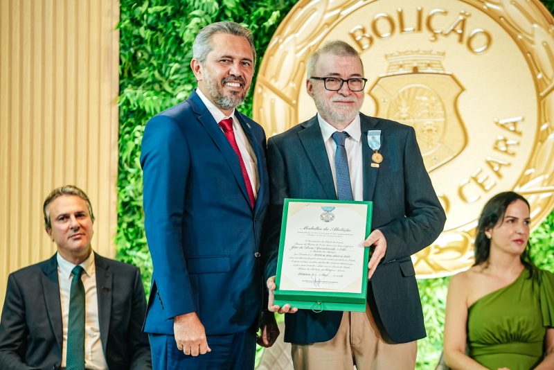 Líderes Inspiradores - Ministro Camilo Santana é agraciado com a Medalha da Abolição 2024 por suas contribuições ao Ceará