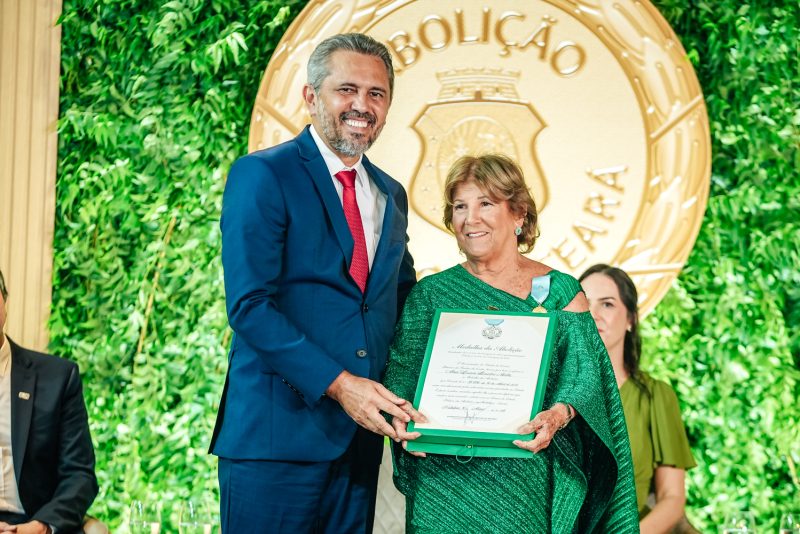 Líderes Inspiradores - Ministro Camilo Santana é agraciado com a Medalha da Abolição 2024 por suas contribuições ao Ceará