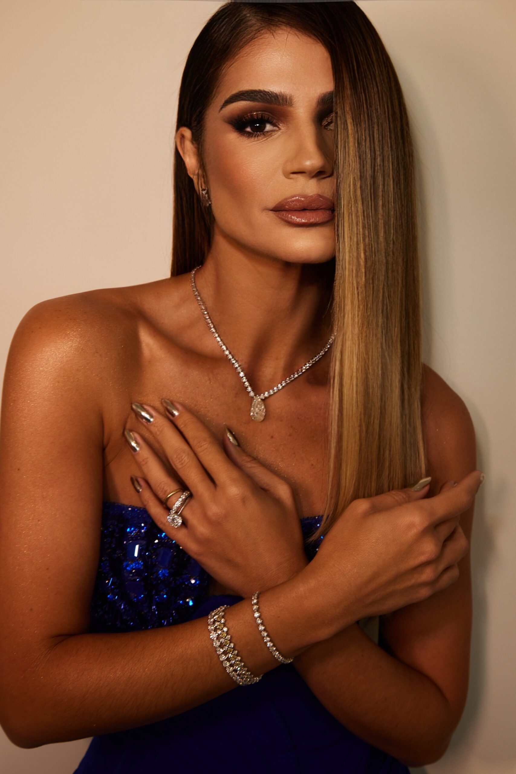 Thássia Naves deslumbra no red carpet de Cannes com joias da Diamond Design Thássia Naves deslumbra no red carpet de Cannes com joias da Diamond Design