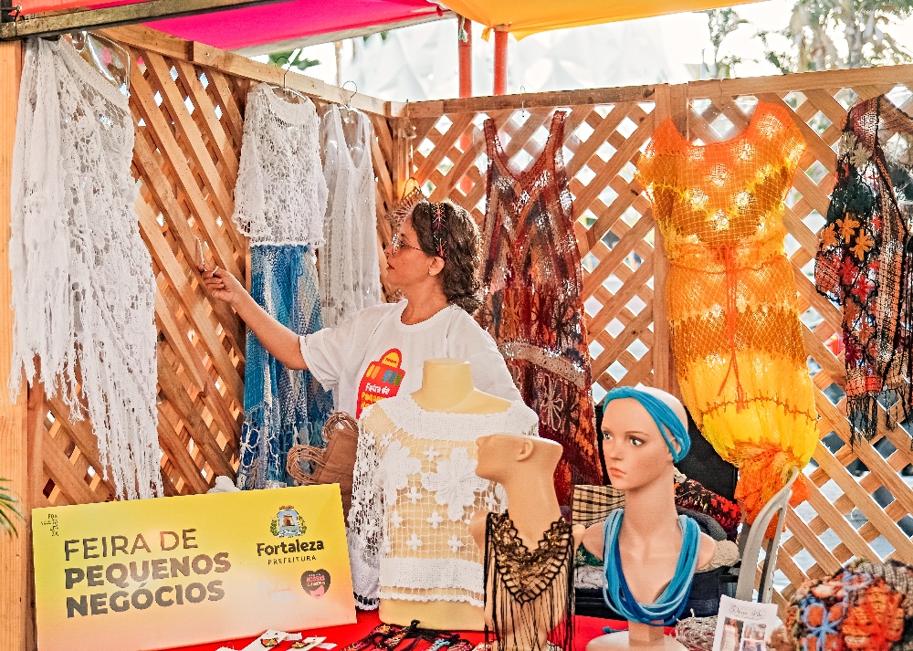 Av. Beira-Mar recebe feira de artesanato do Programa Fortaleza Capacita