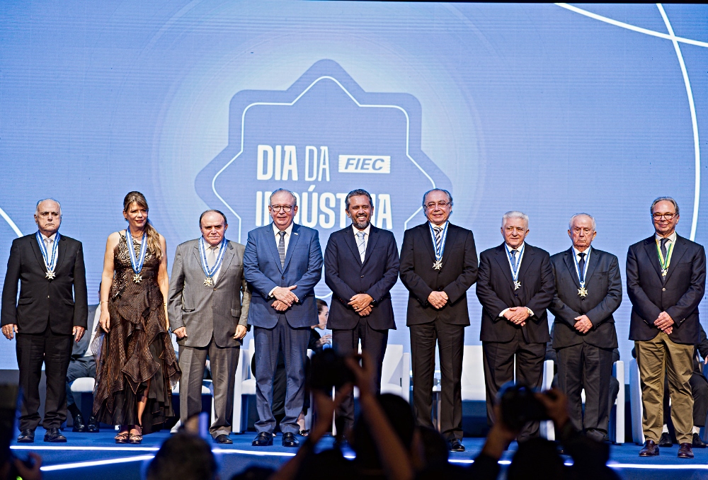 FIEC homenageia sete empresários em comemoração pelo Dia da Indústria