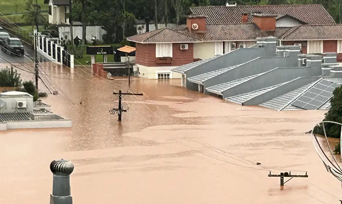 Com retorno de chuva forte no RS, população deve buscar áreas seguras