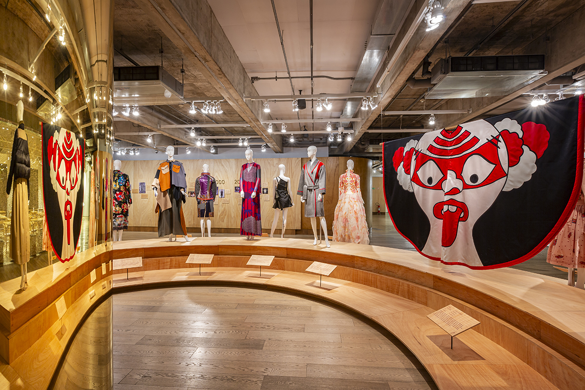 Moda japonesa em exposição – Efeito Japão: moda em 15 atos Moda japonesa em exposição – Efeito Japão: moda em 15 atos