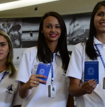 Brasil tem marca histórica de 602 mil jovens aprendizes contratados em março