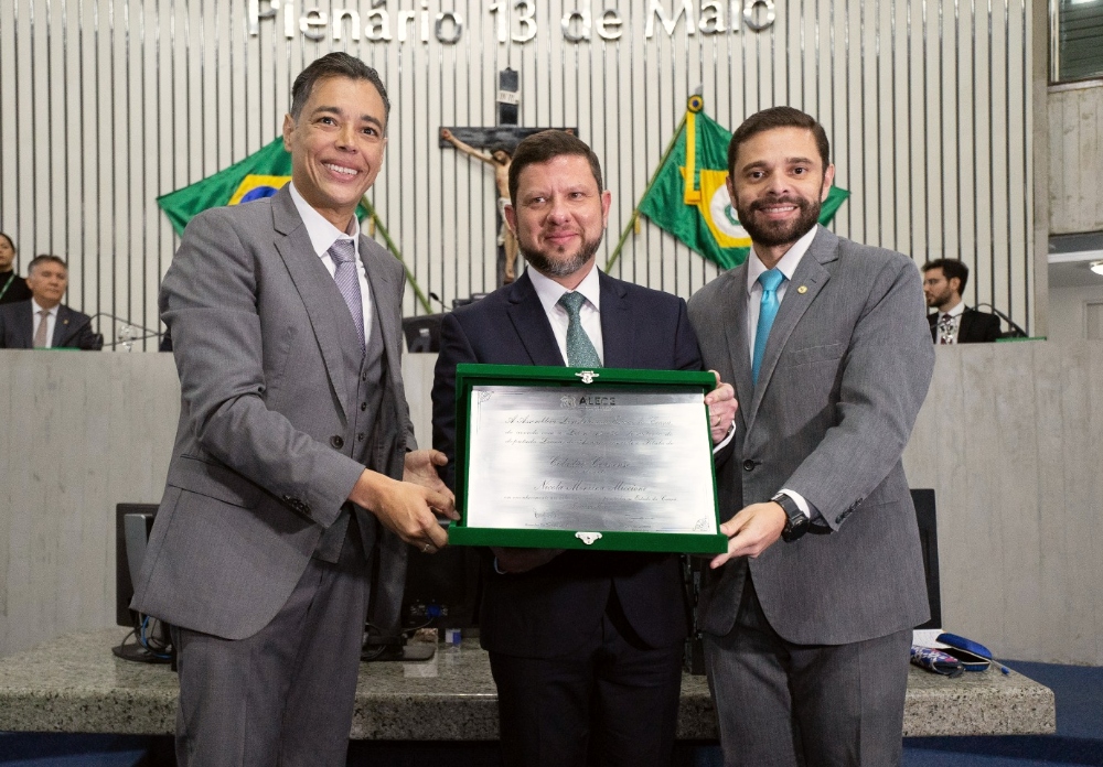 Nicola Miccione recebe o título de Cidadão Honorário em sessão na Alece