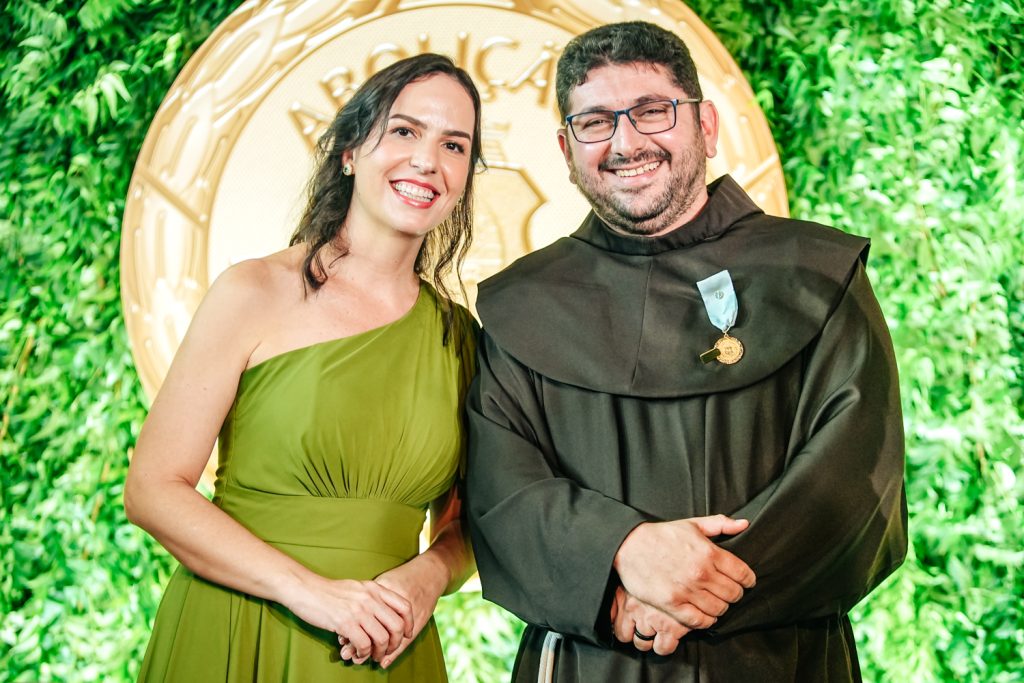 Lia De Freitas E Frei Rogerio Lopes