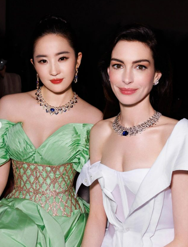 Liu Yifei E Anne Hathaway