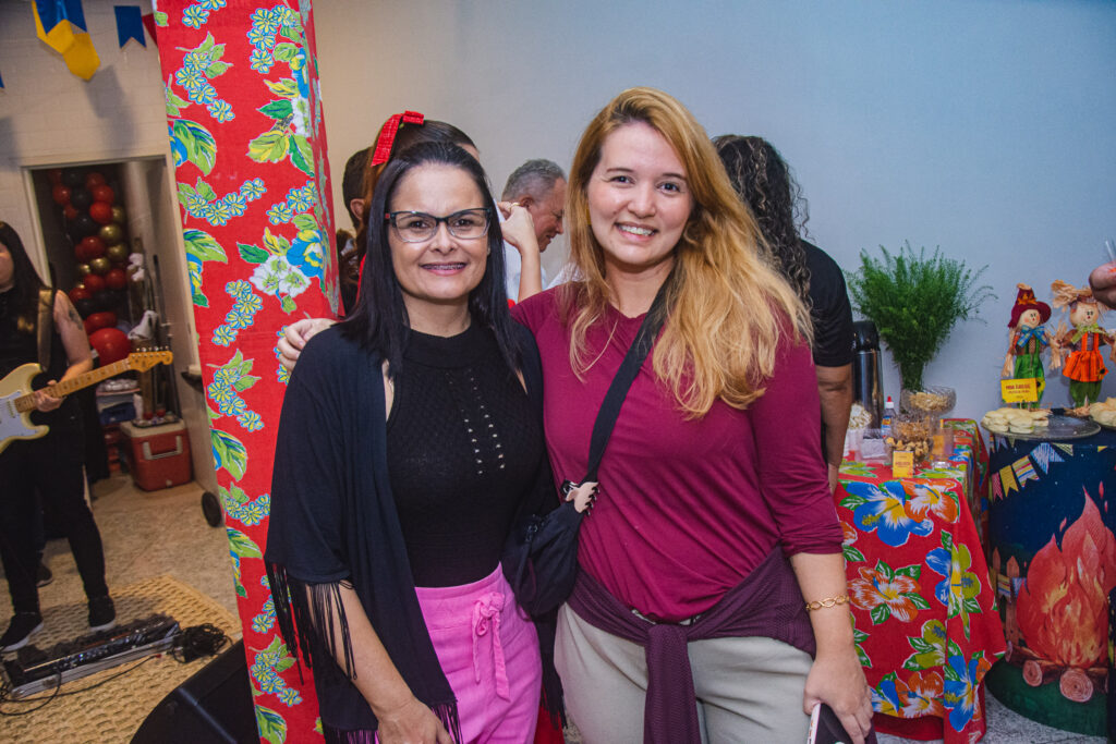 Luciana Goncalves E Hadassa Medeiros