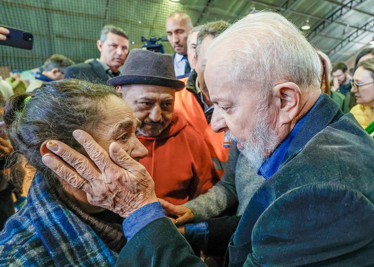 Governo federal anuncia Pix de R$ 5,1 mil para famílias do RS