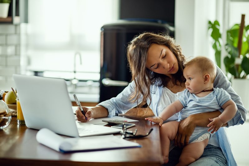 Mães e empresárias - Empreendedorismo pode ser a solução para mães que buscam independência financeira sem abdicar dos cuidados com os filhos