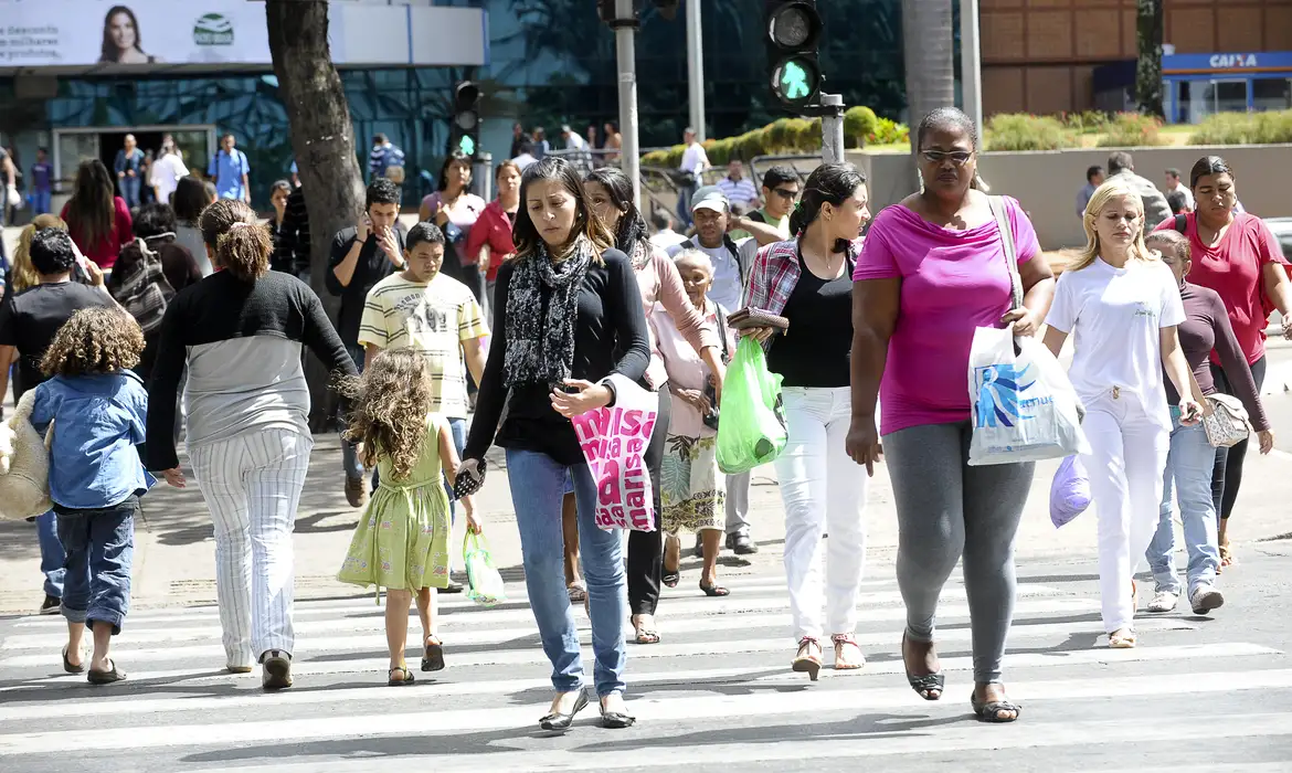 Taxa de desemprego entre mulheres foi 45,3% maior que entre homens