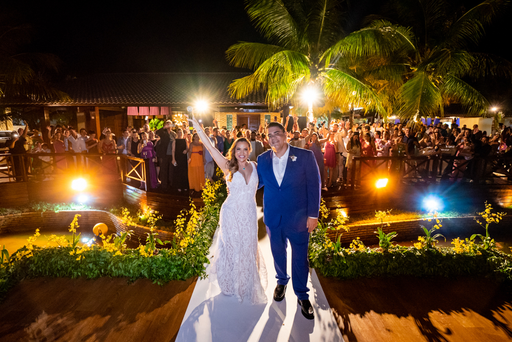 Risângela e Rannyere disseram sim em casamento mágico na Lagoa do Uruaú