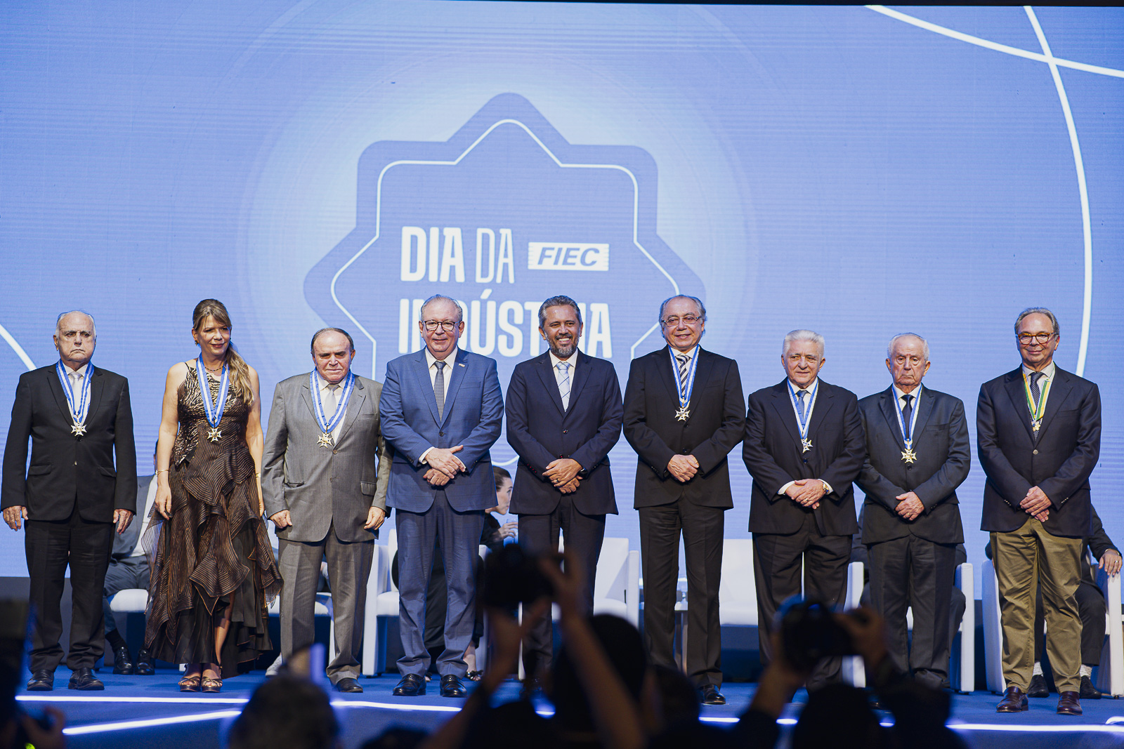 FIEC entrega Medalha do Mérito Industrial e comenda da CNI durante evento em Fortaleza