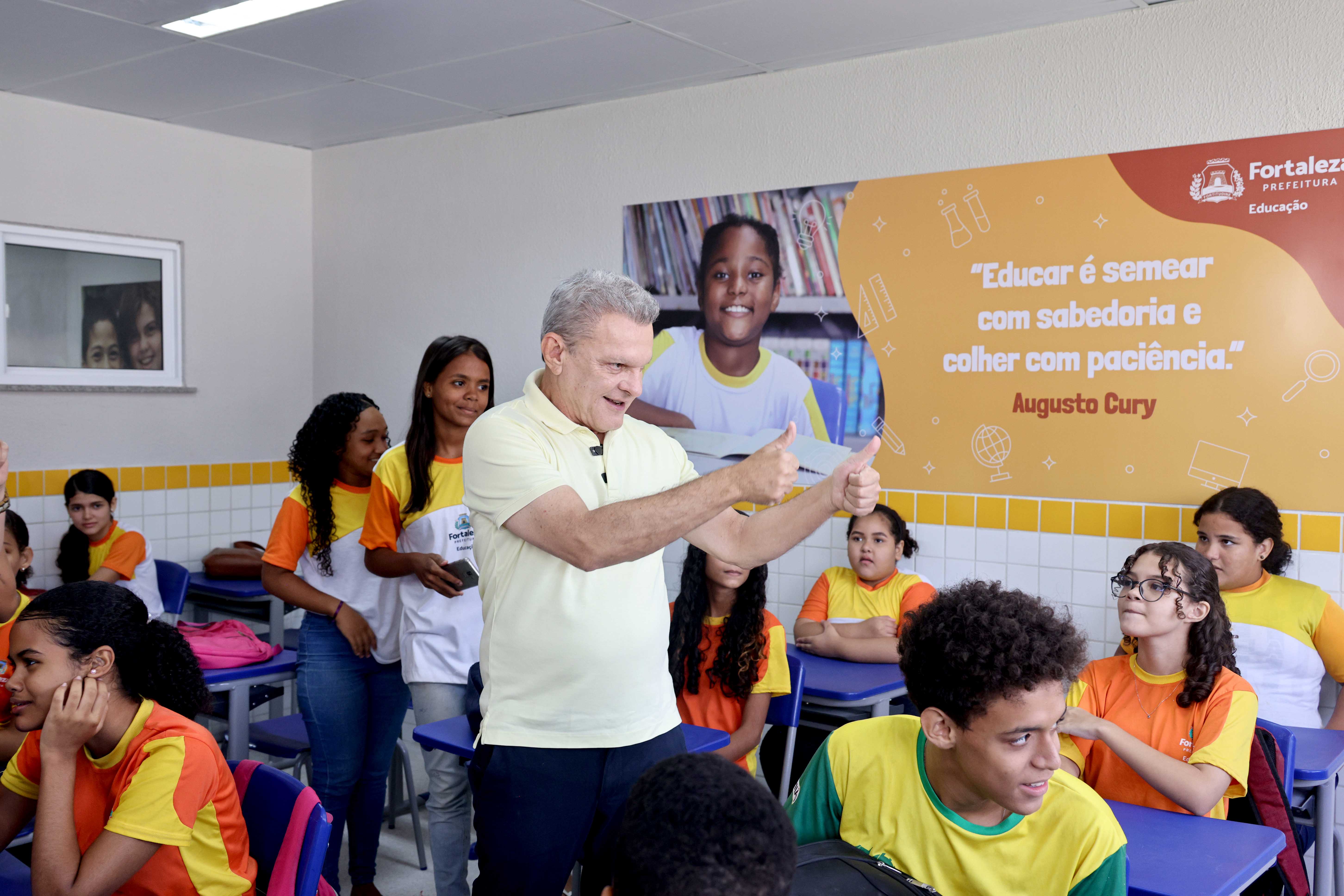 Sarto entrega Escola Areninha São Cristóvão e urbanização do entorno do equipamento