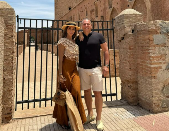 Synara e Claudio Leal curtem férias em Marrocos