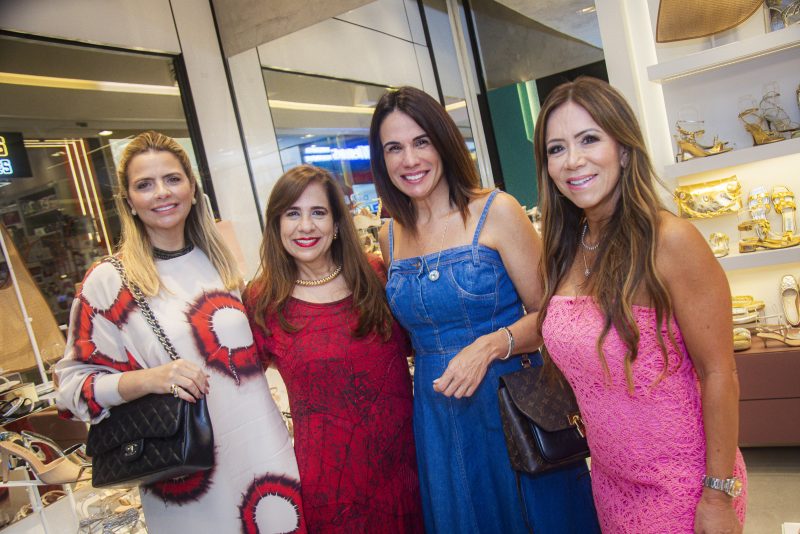 CHEERS TO MOMS - Sakie e Nicole Brookes reúnem clientes e amigas em cocktail especial na Heels para o Dia das Mães