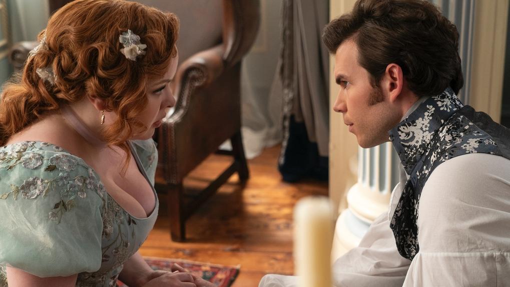 Nicola Coughlan e Luke Newton