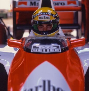 30 anos sem Ayrton Senna: o legado  do piloto que virou ídolo nacional