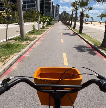 Que tal uma pedalada na Beira-Mar? Prefeitura de Fortaleza oferece passe gratuito do Bicicletar
