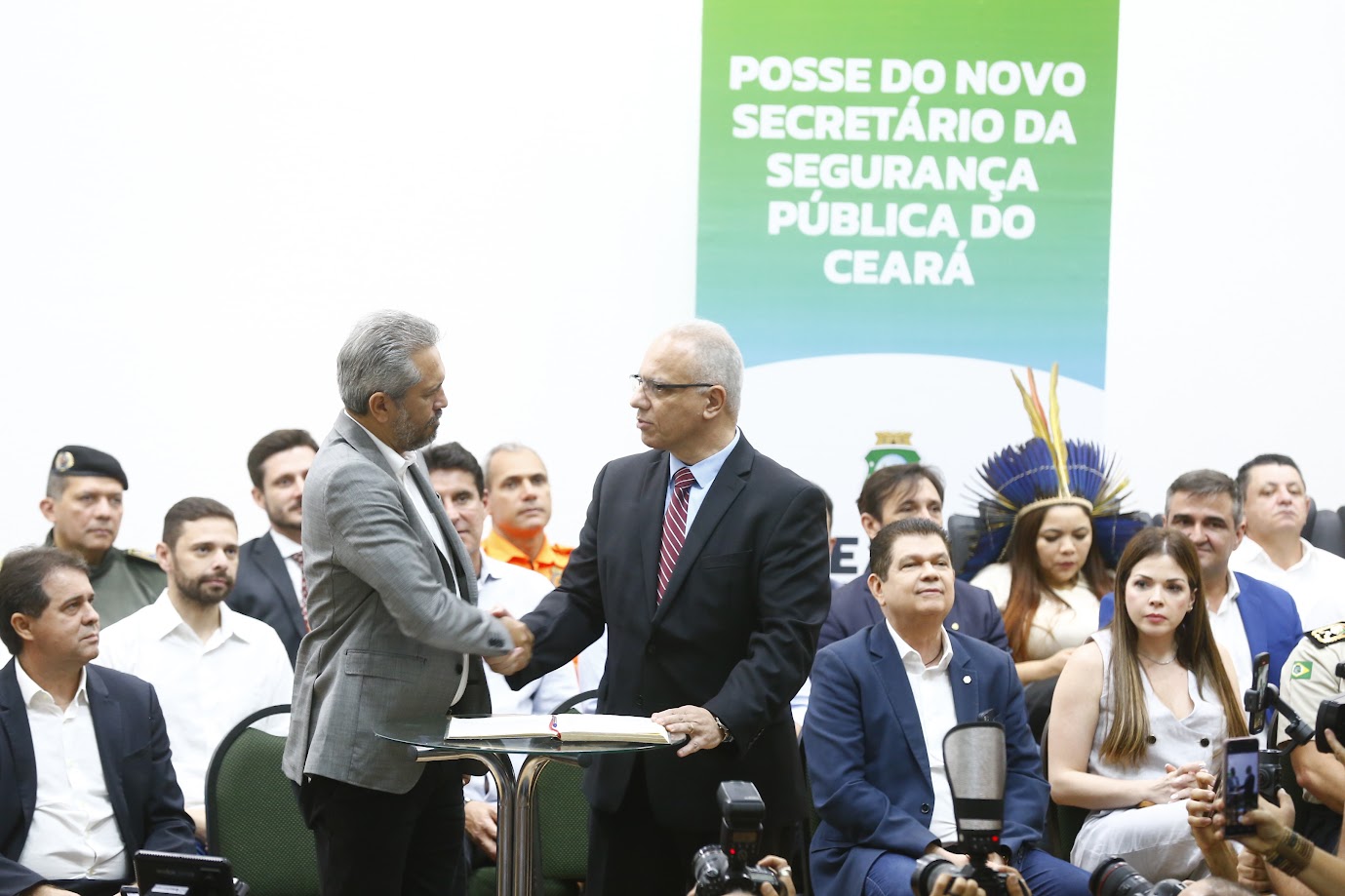 Na posse de Roberto Sá, Elmano anuncia comitê estratégico para combater a criminalidade