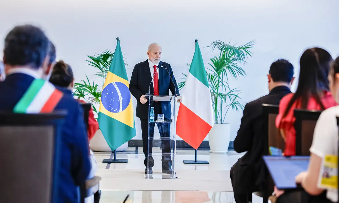 Lula classifica de insanidade proposta que equipara aborto a homicídio Lula classifica de insanidade proposta que equipara aborto a homicídio