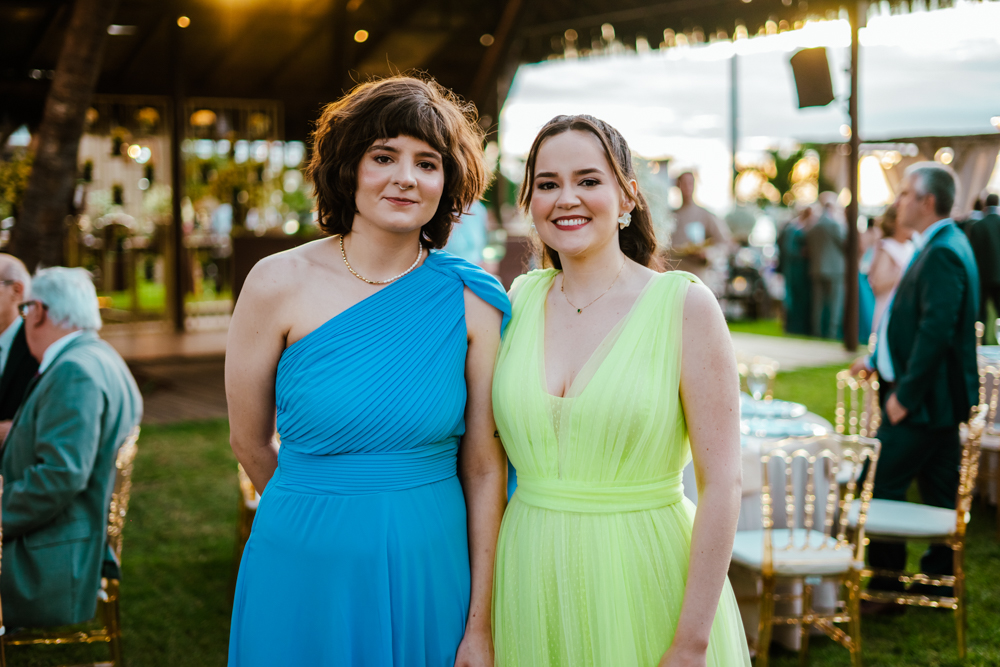 Beatriz E Vivian Sales