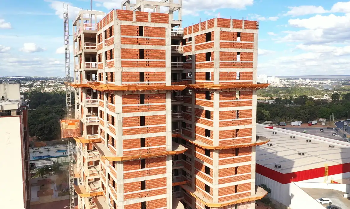 Confiança da construção cai 1,4 ponto em abril e chega a 93,6 pontos