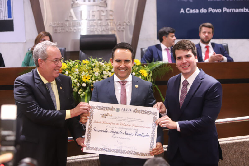 DISTINÇÃO E RECONHECIMENTO - Desembargadores federais cearenses são agraciados com o título de Cidadão Pernambucano pela ALEPE