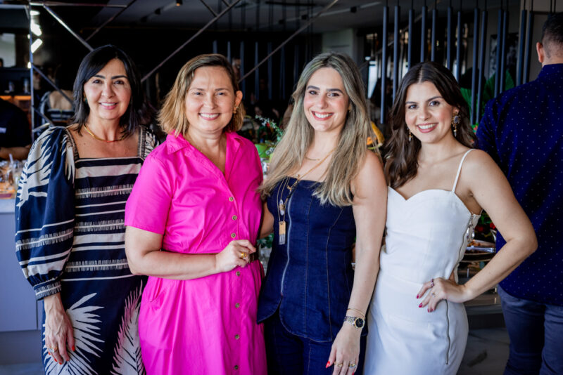 CHEERS - Camila Coutinho brinda nova idade na elegância e aconchego de sua residência