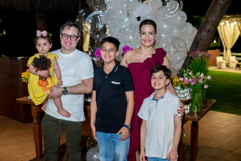 HAPPY BIRTHDAY - Alegria e muito astral dão o tom da troca de idade de Luciana Pordeus