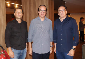 
				Julian Silva, Leonardo Albuquerque, Pedro Neto
				