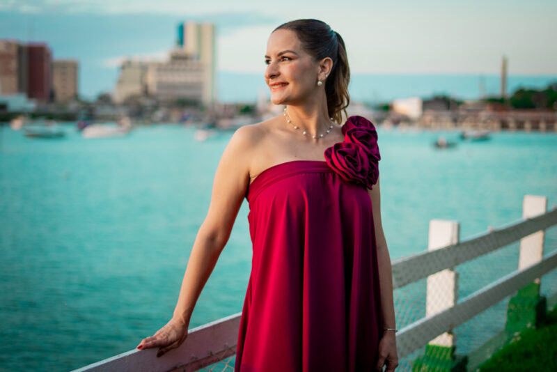 HAPPY BIRTHDAY - Alegria e muito astral dão o tom da troca de idade de Luciana Pordeus