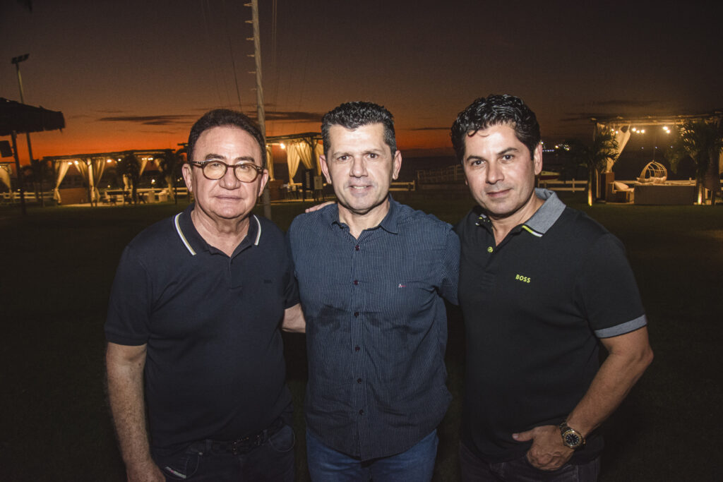 
				Manoel Linhares, Erick Vasconcelos E Pompeu Vasconcelos
				