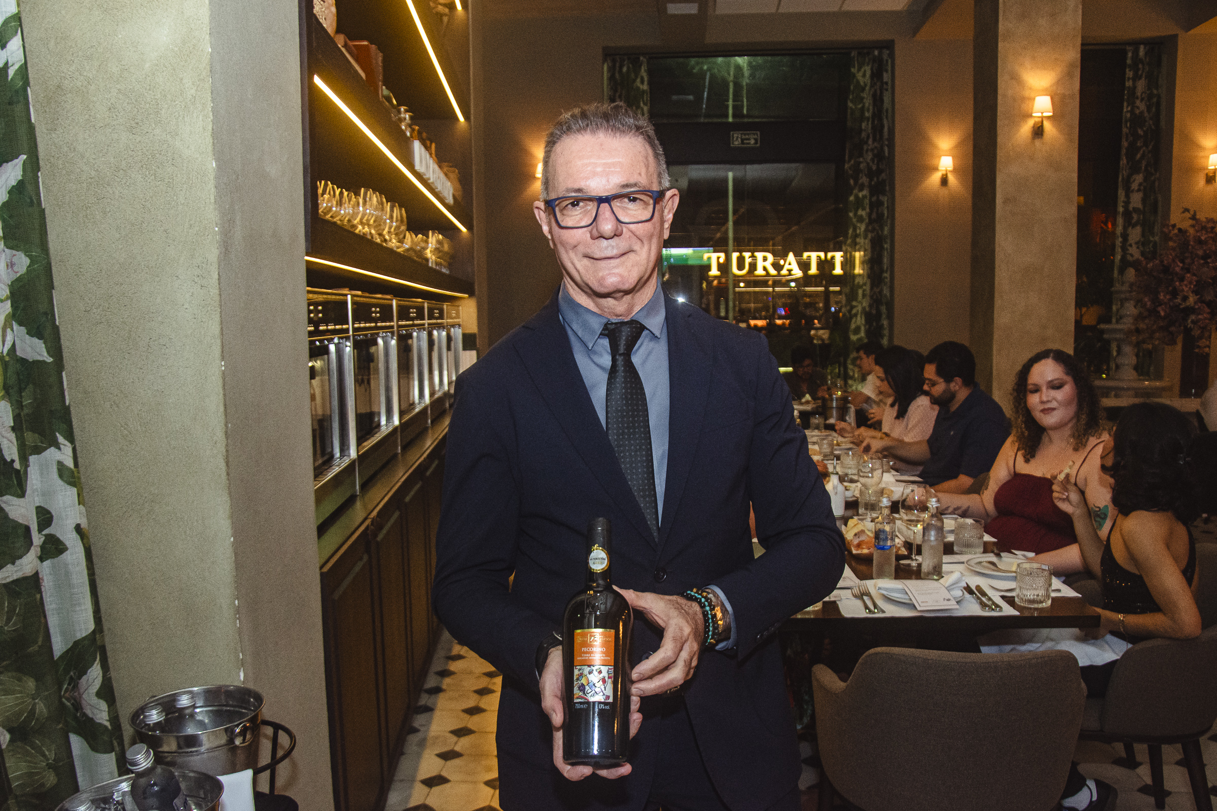 Marco Ferrari guia degustação de vinhos italianos e tábuas de frios no DOC Trattoria & Wine Bar Marco Ferrari guia degustação de vinhos italianos e tábuas de frios no DOC Trattoria & Wine Bar