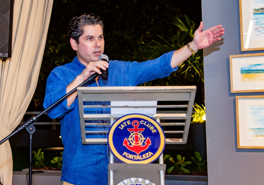 Pompeu Vasconcelos recebe convidados para apresentar Programa Bandeira Azul