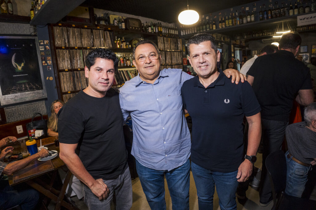 
				Pompeu Vasconcelos, Moacir Maia E Erick Vasconcelos 
				