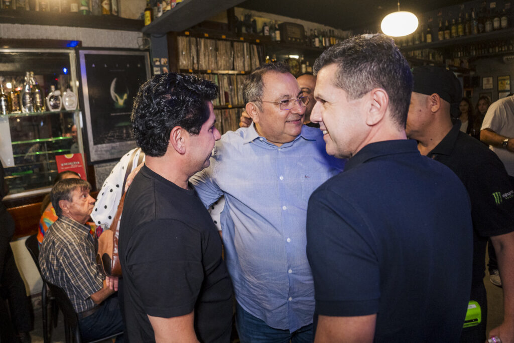 
				Pompeu Vasconcelos, Moacir Maia E Erick Vasconcelos 
				