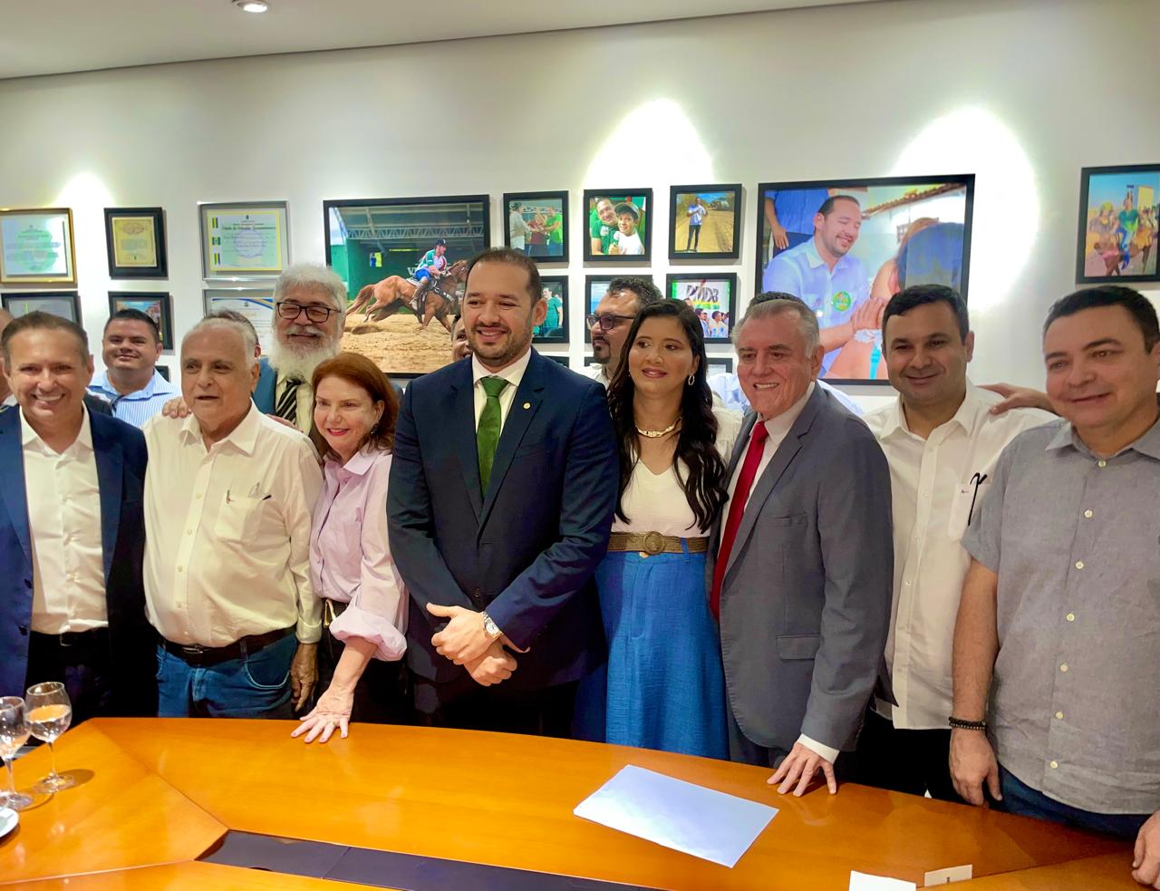 Reviravolta em Maranguape: MDB e Agir deixam a base de Átila Câmara e passam a apoiar Lucílvio Girão