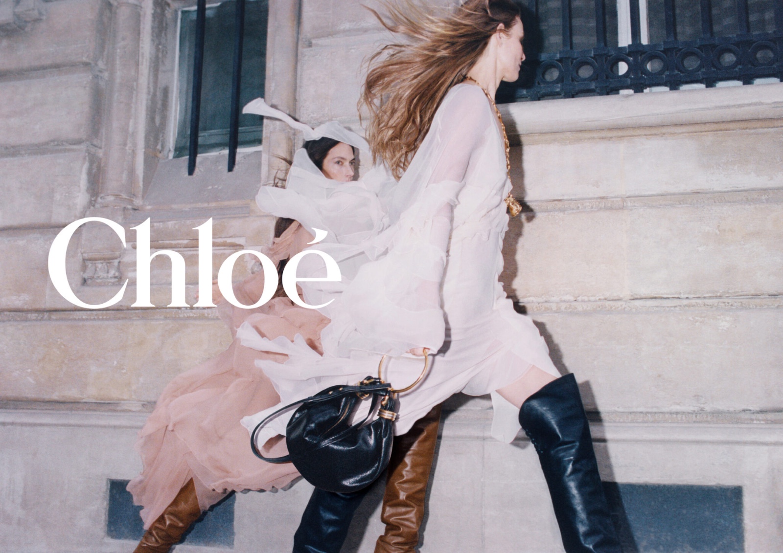 Chloé apresenta sua mais nova it-bag, a Bracelet, na campanha de outono 2024 Chloé apresenta sua mais nova it-bag, a Bracelet, na campanha de outono 2024