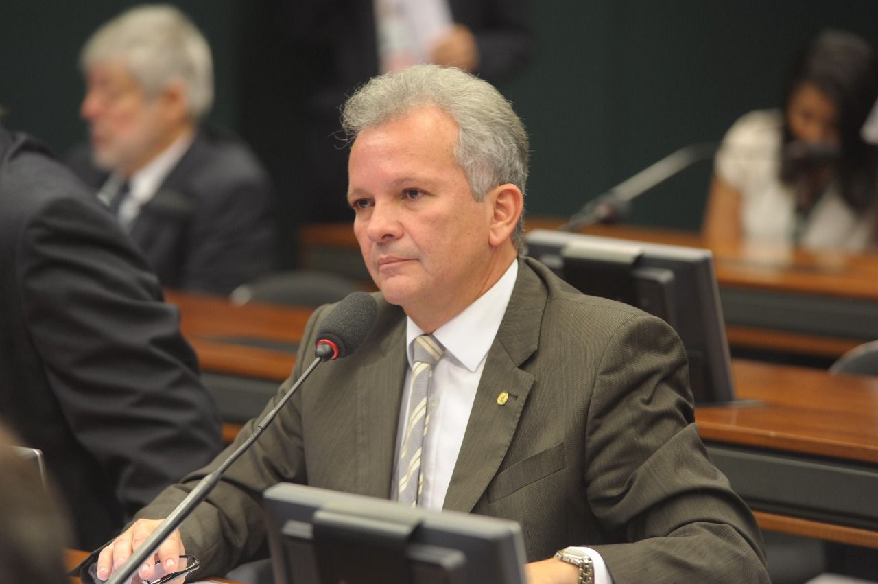 André Figueiredo propõe tornar barracas da Praia do Futuro em Patrimônio Cultural Brasileiro