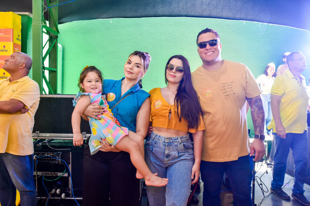 Isabela Santana, Andreza E Larissa Nogueira, Jordão Santana (2)