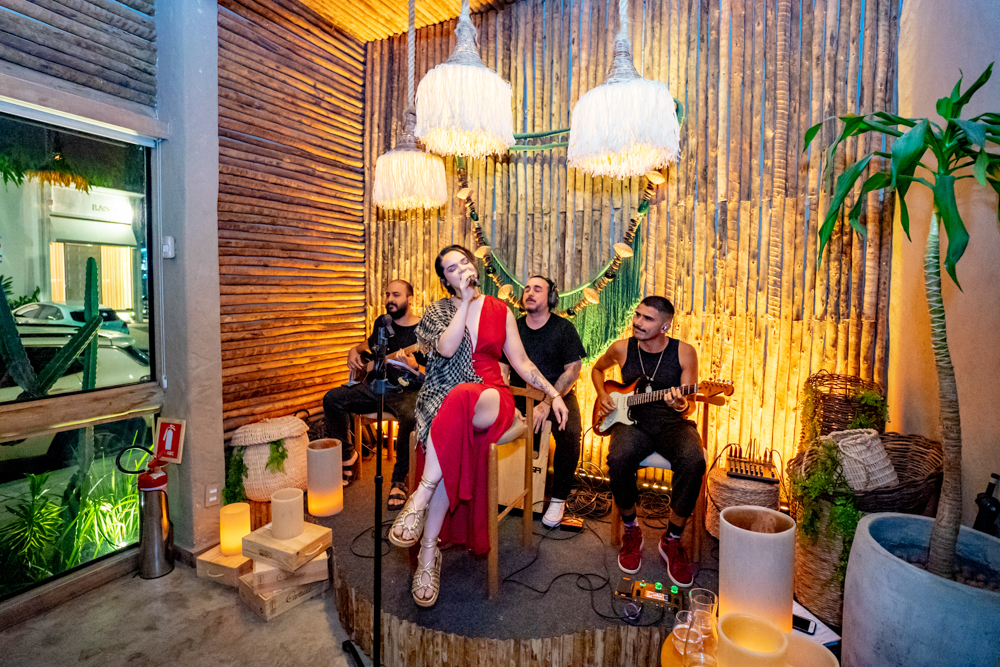 Mézzi Restaurante une música e gastronomia com programação exclusiva de quinta a sábado