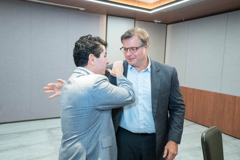 Pompeu Vasconcelos E Caio Portugal