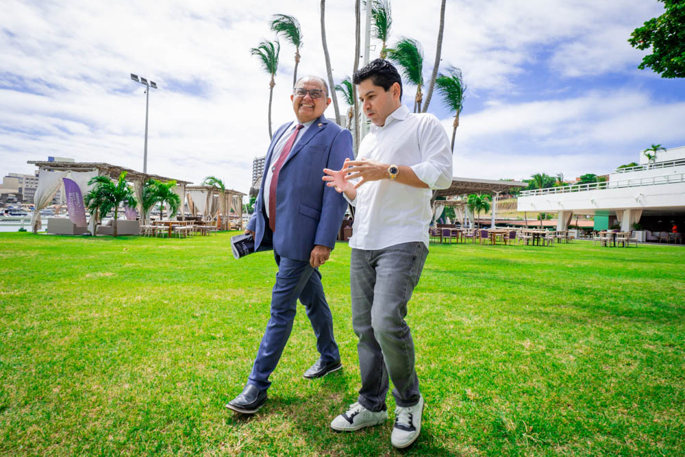 Ministro Teodoro Silva Santos recebe título de sócio-honorário no Iate Clube de Fortaleza e defende o direito de moradia
