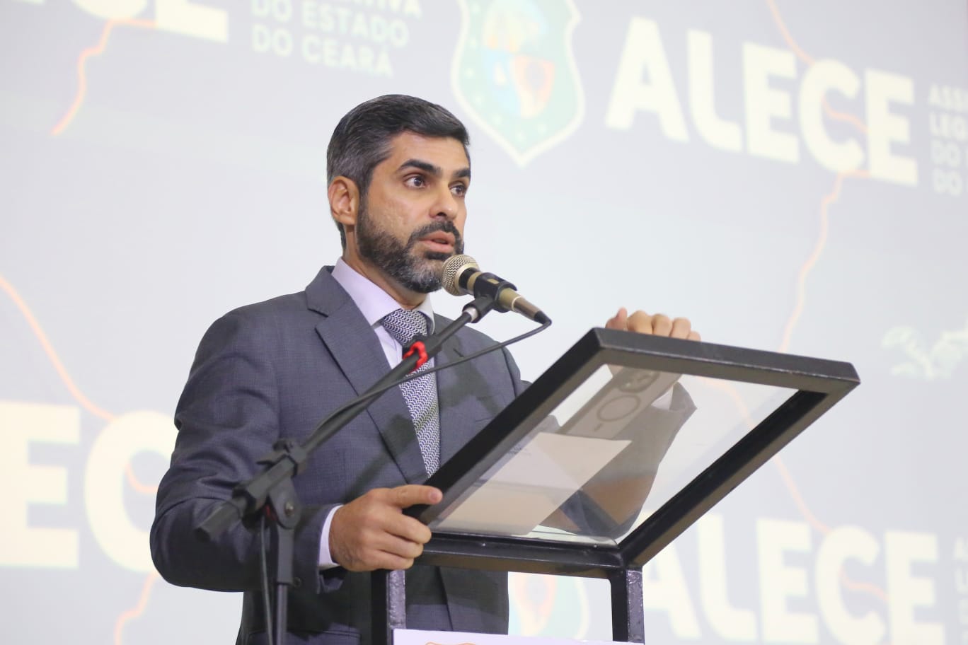 Queiroz Filho aponta estudos sobre pobreza extrema no Ceará